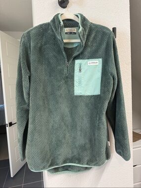 Magellan Outdoors Green Fleece Pullover with zip Pocket